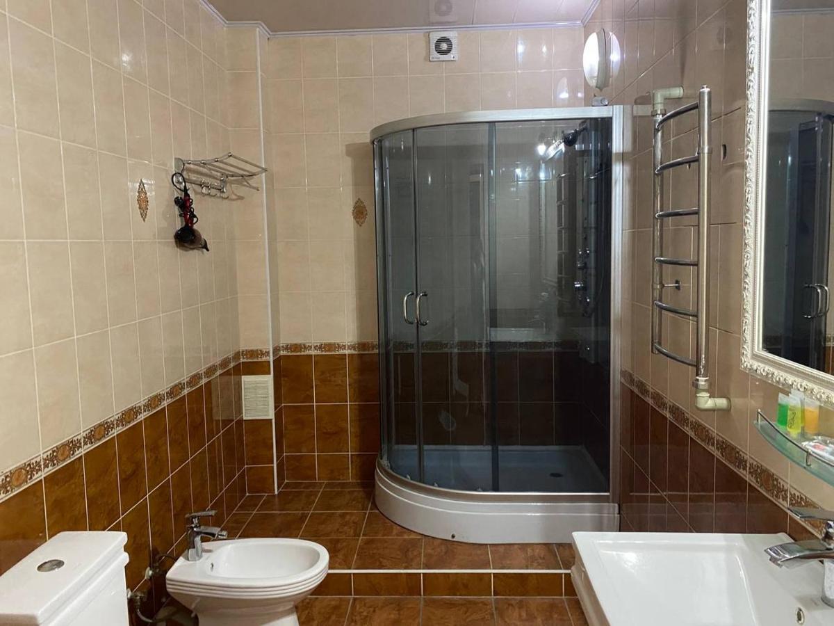 בישקק King House Hotel מראה חיצוני תמונה
