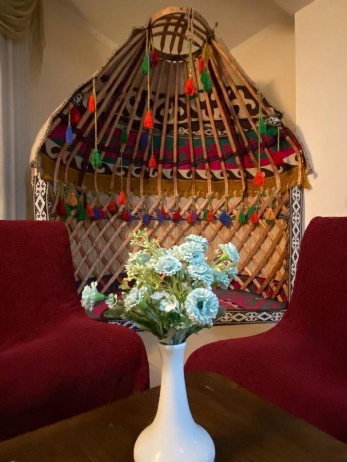 בישקק King House Hotel מראה חיצוני תמונה