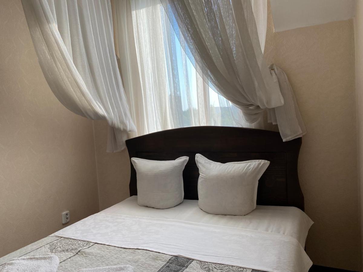 בישקק King House Hotel מראה חיצוני תמונה