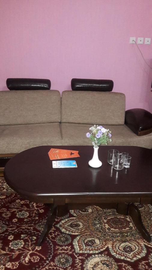 בישקק King House Hotel מראה חיצוני תמונה