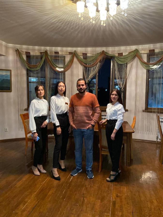 בישקק King House Hotel מראה חיצוני תמונה