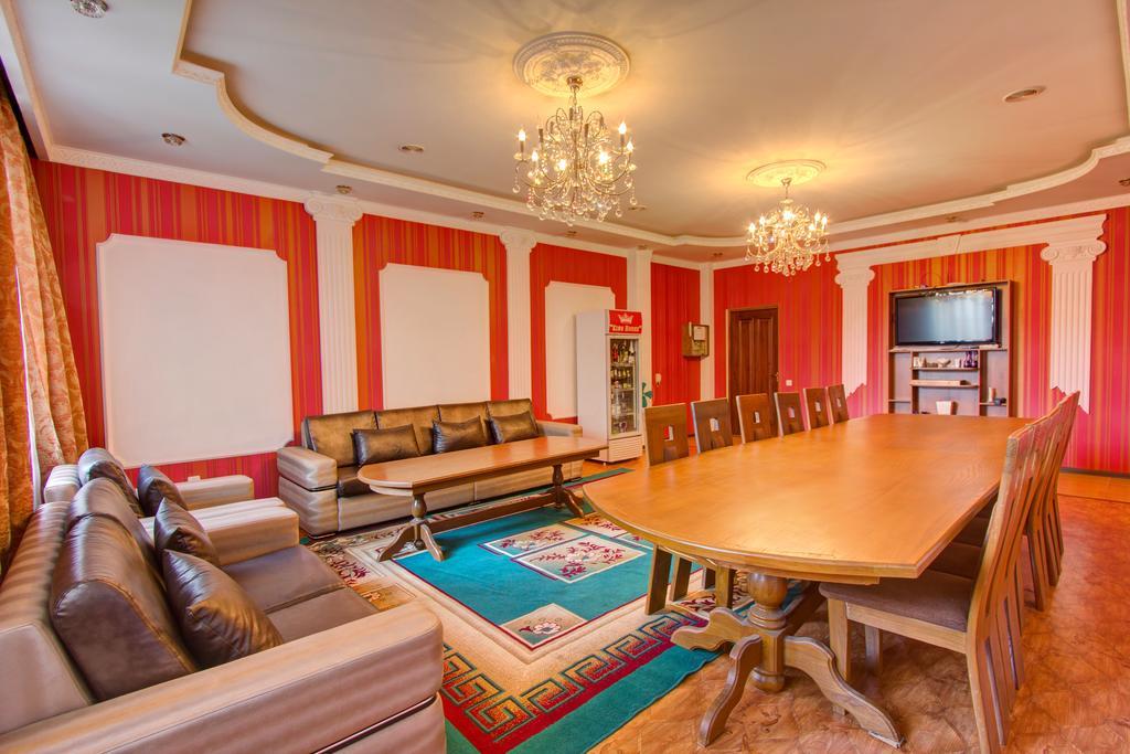 בישקק King House Hotel מראה חיצוני תמונה