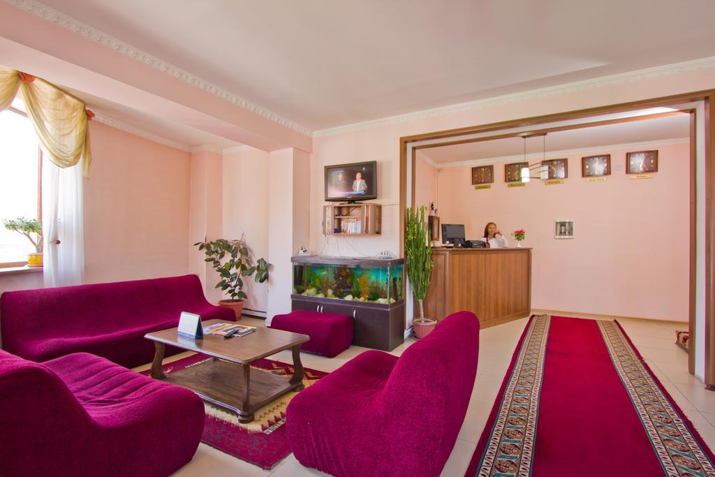 בישקק King House Hotel מראה חיצוני תמונה