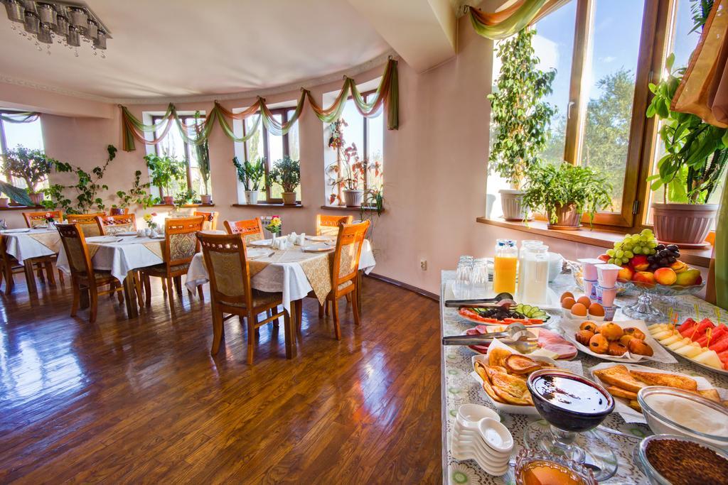 בישקק King House Hotel מראה חיצוני תמונה