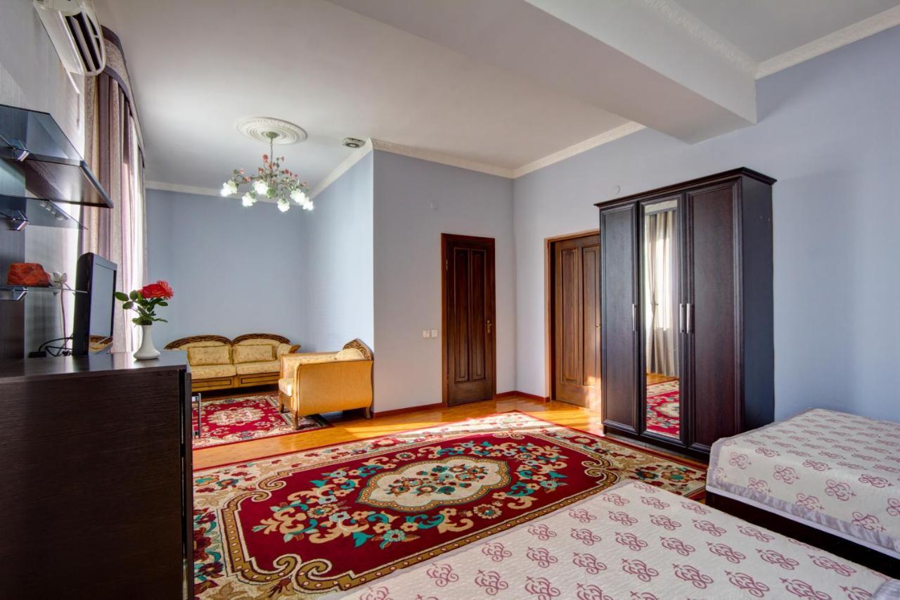 בישקק King House Hotel מראה חיצוני תמונה