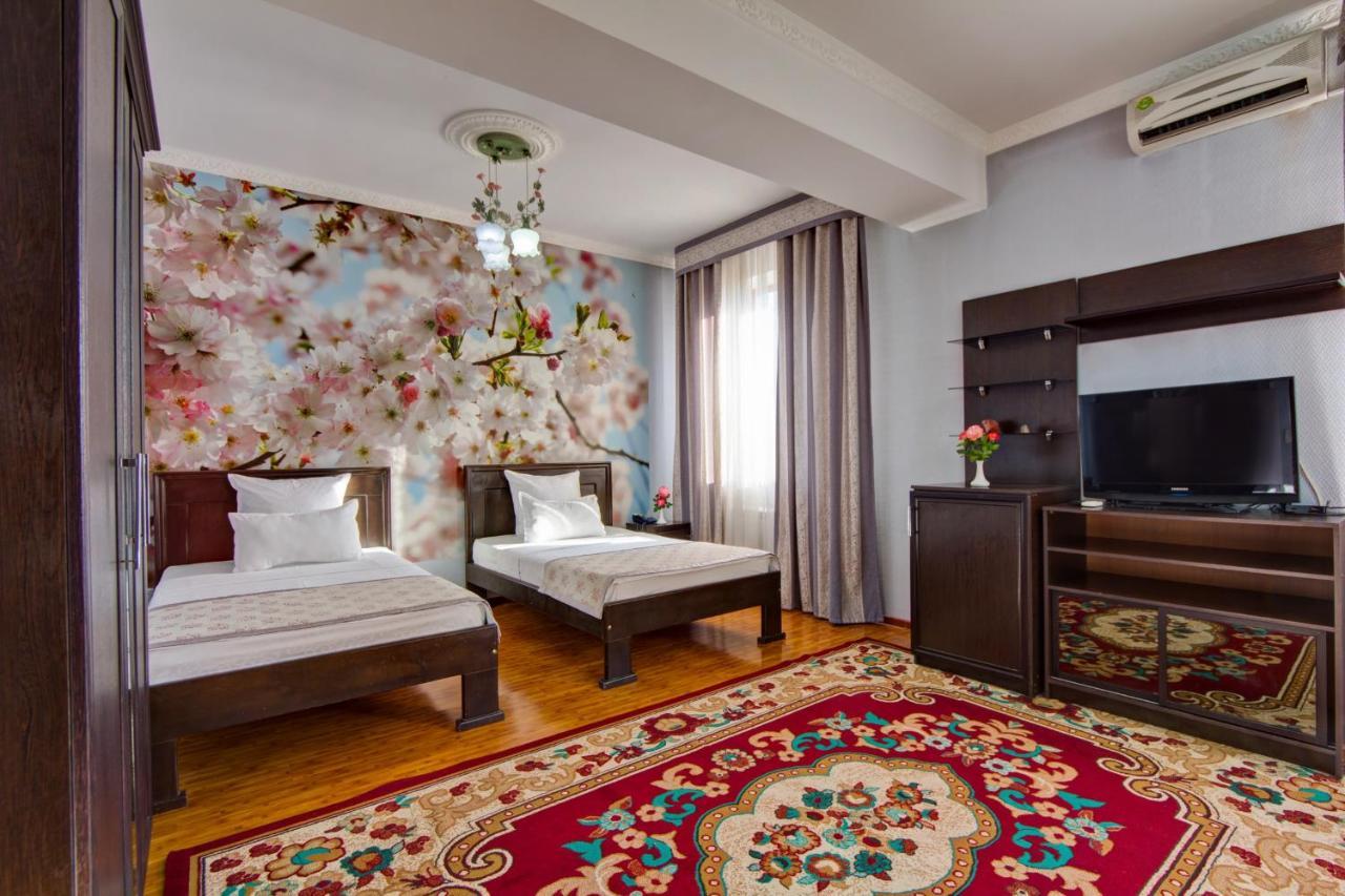 בישקק King House Hotel מראה חיצוני תמונה