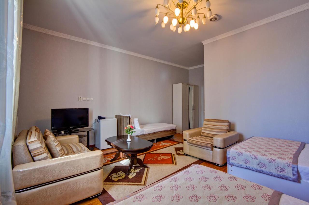 בישקק King House Hotel מראה חיצוני תמונה