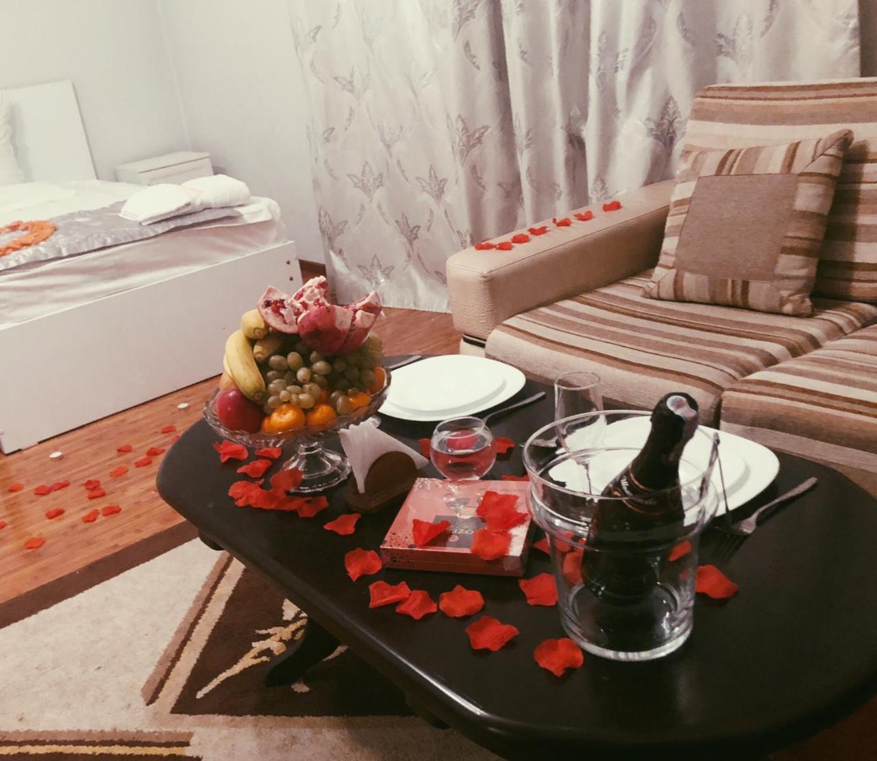 בישקק King House Hotel מראה חיצוני תמונה