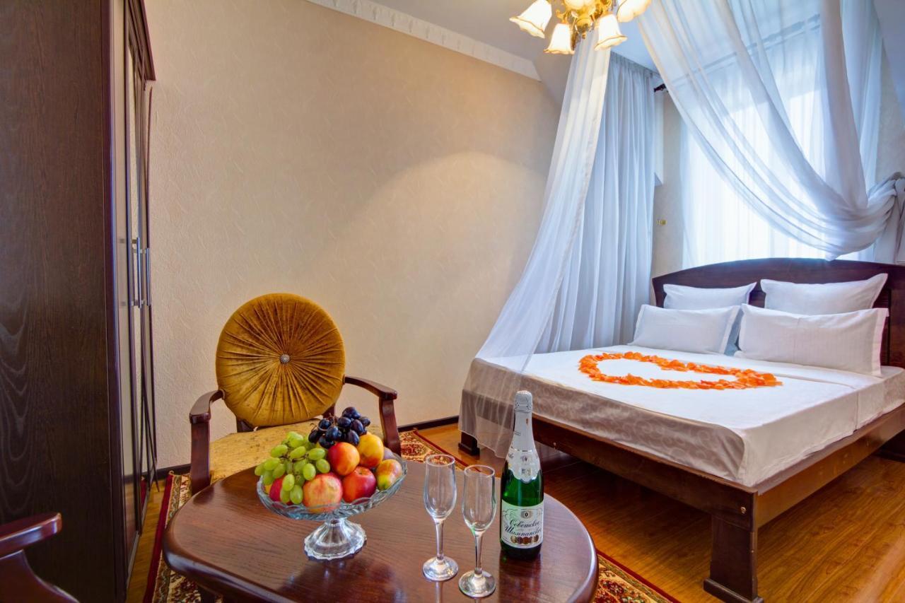 בישקק King House Hotel מראה חיצוני תמונה