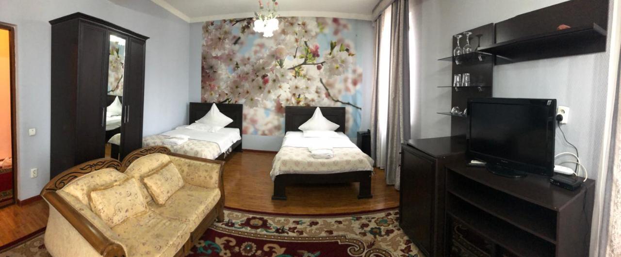 בישקק King House Hotel מראה חיצוני תמונה