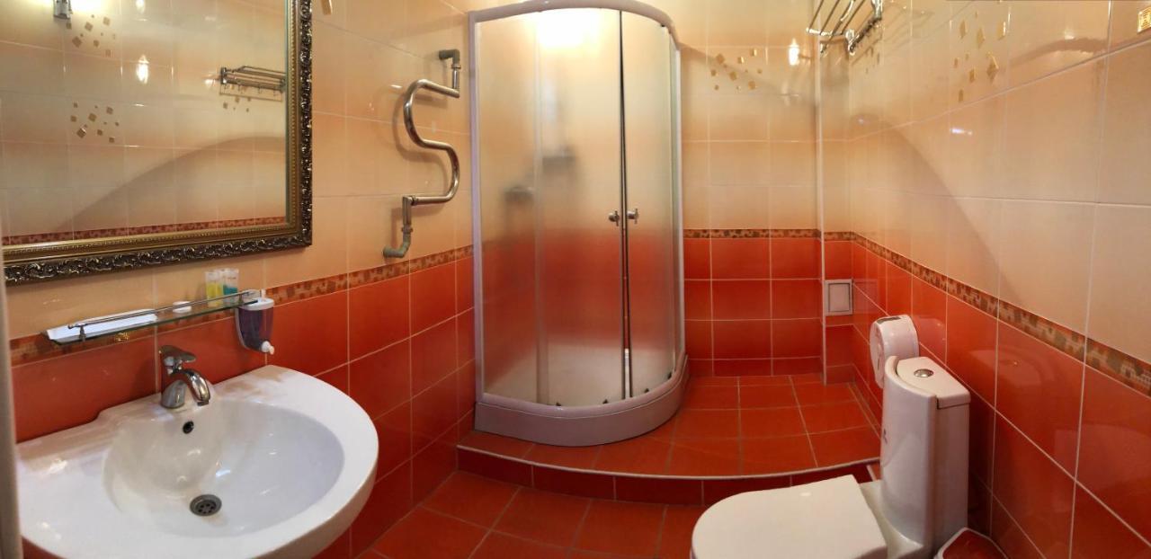 בישקק King House Hotel מראה חיצוני תמונה
