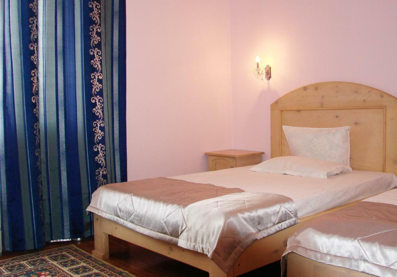 בישקק King House Hotel מראה חיצוני תמונה