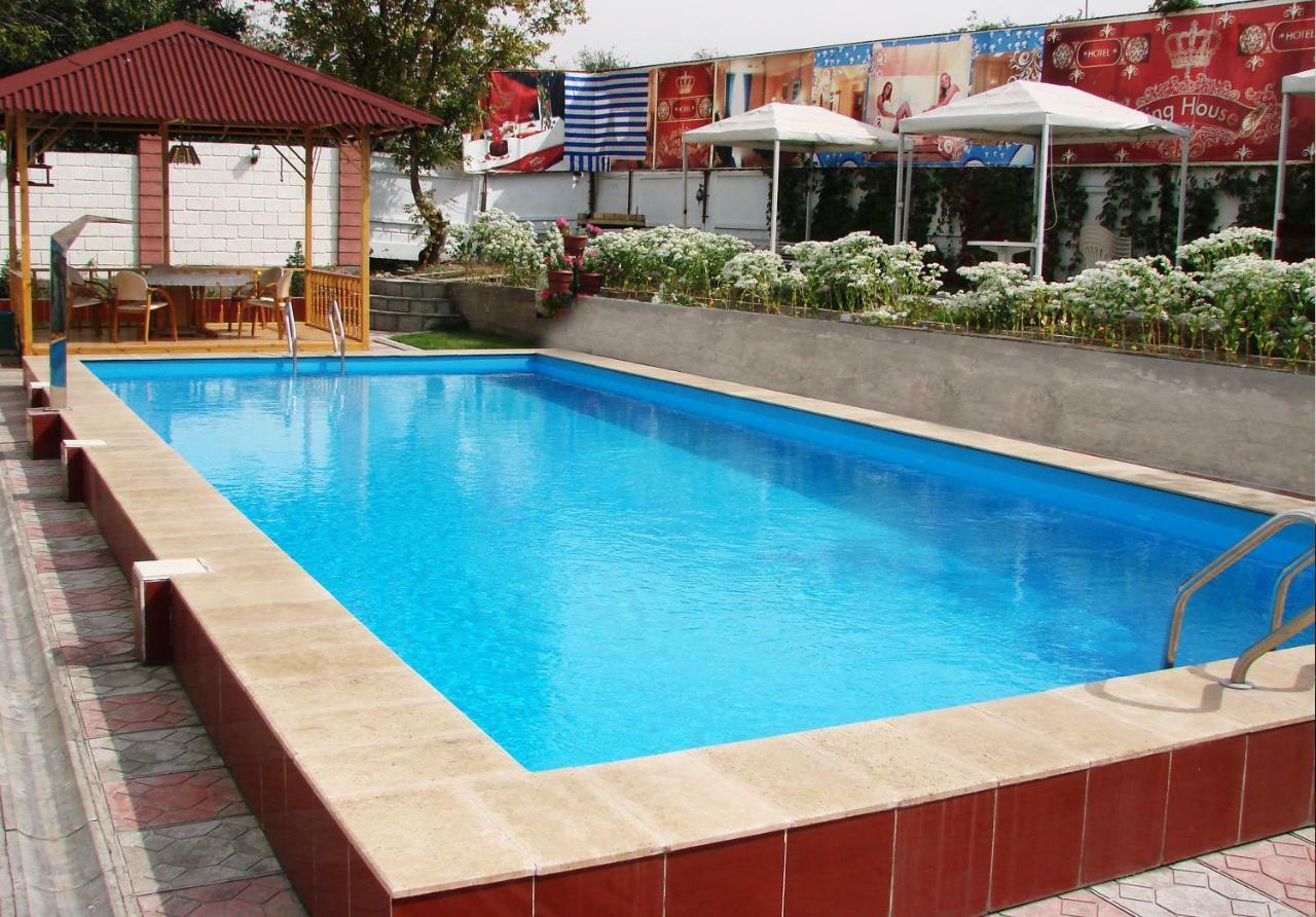 בישקק King House Hotel מראה חיצוני תמונה