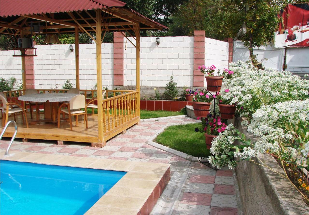 בישקק King House Hotel מראה חיצוני תמונה