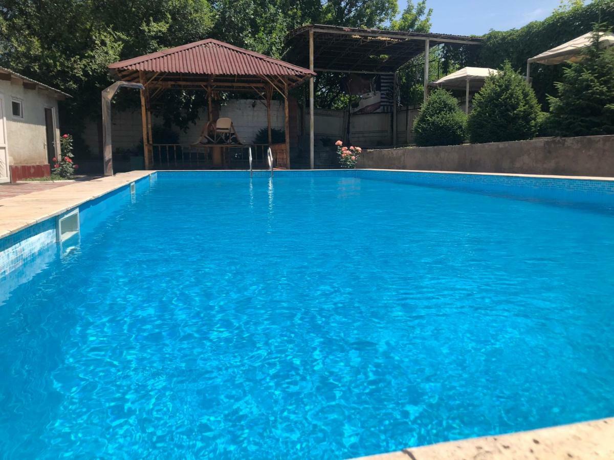 בישקק King House Hotel מראה חיצוני תמונה