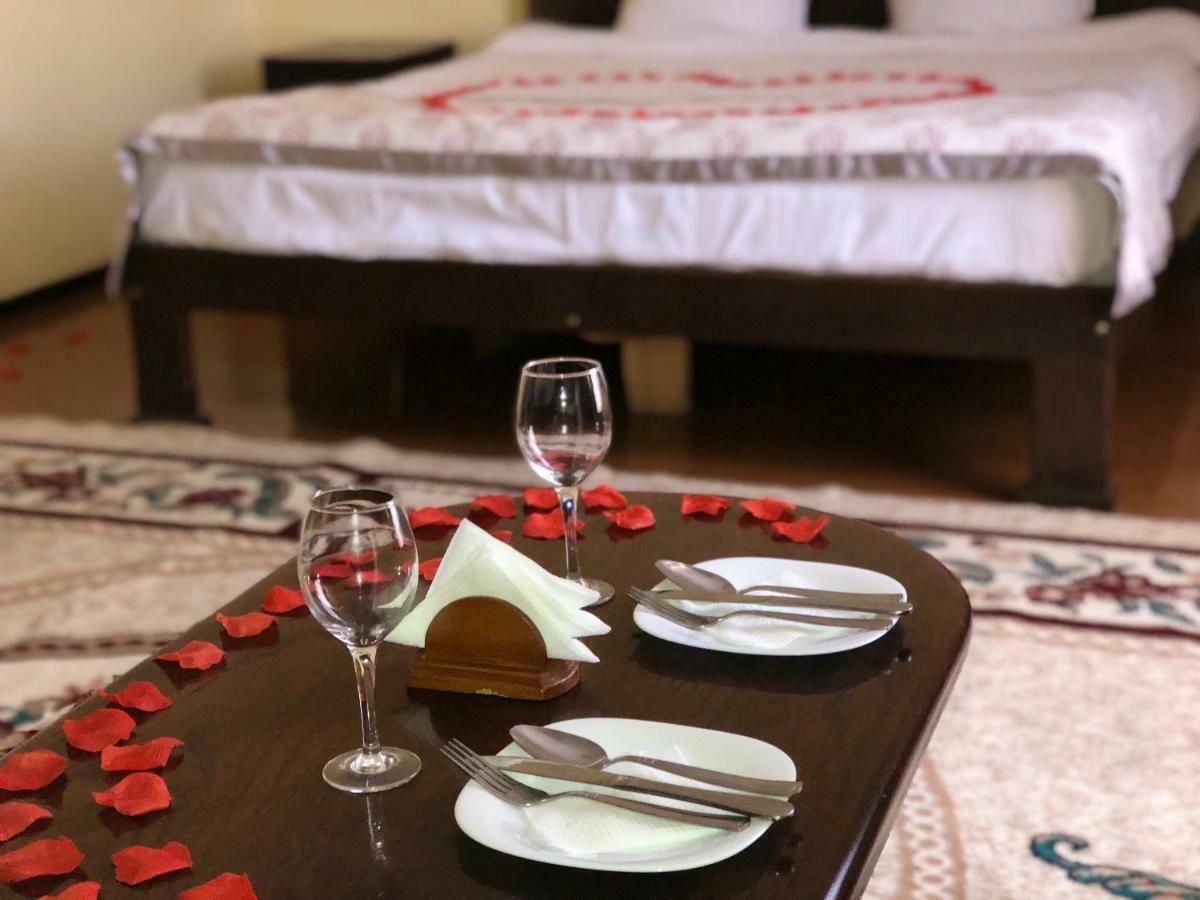 בישקק King House Hotel מראה חיצוני תמונה