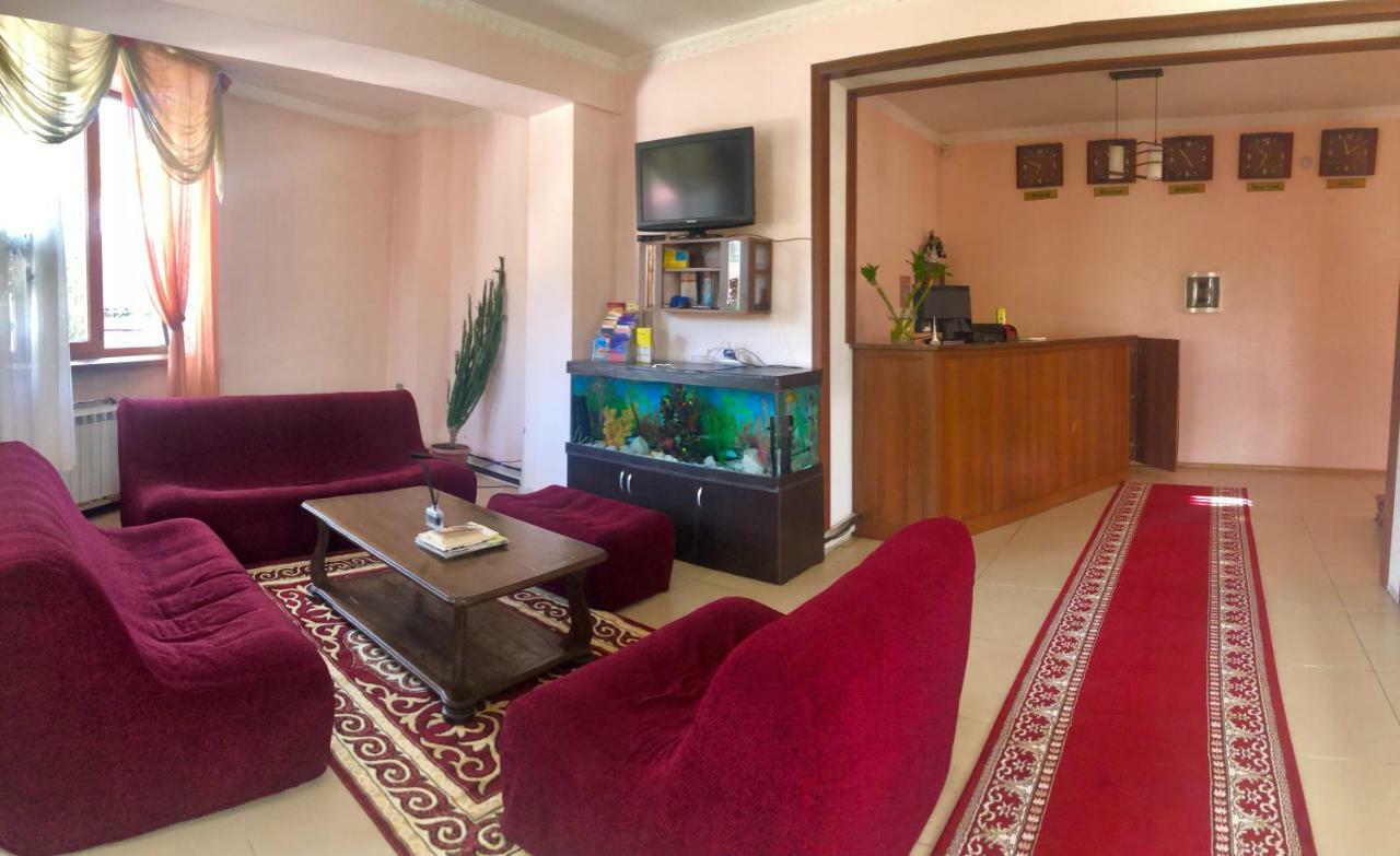 בישקק King House Hotel מראה חיצוני תמונה