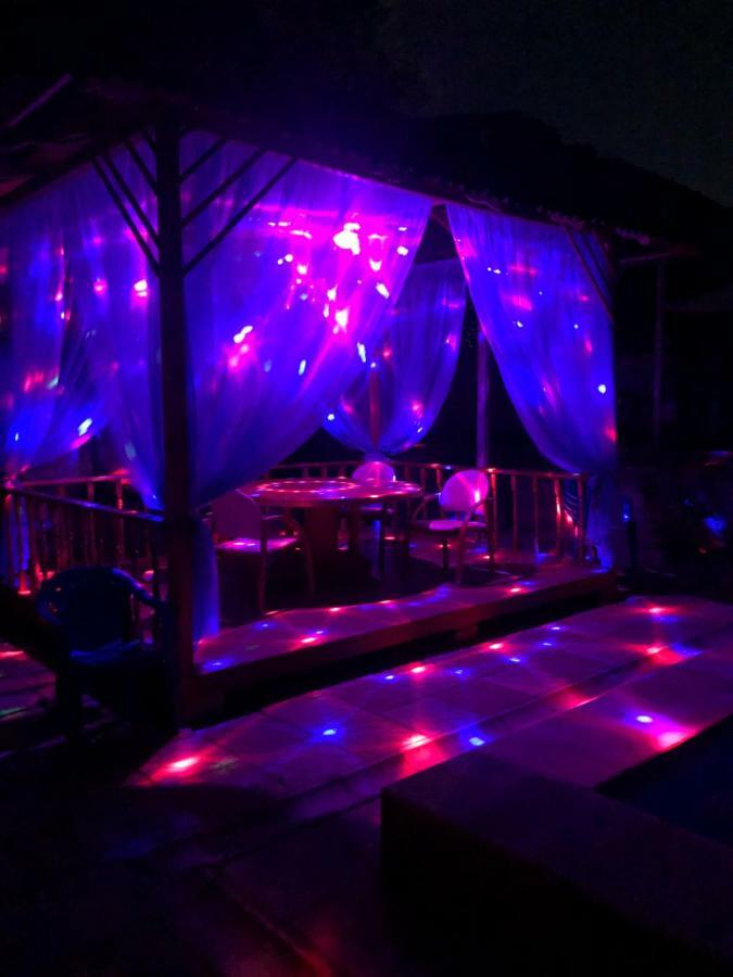 בישקק King House Hotel מראה חיצוני תמונה