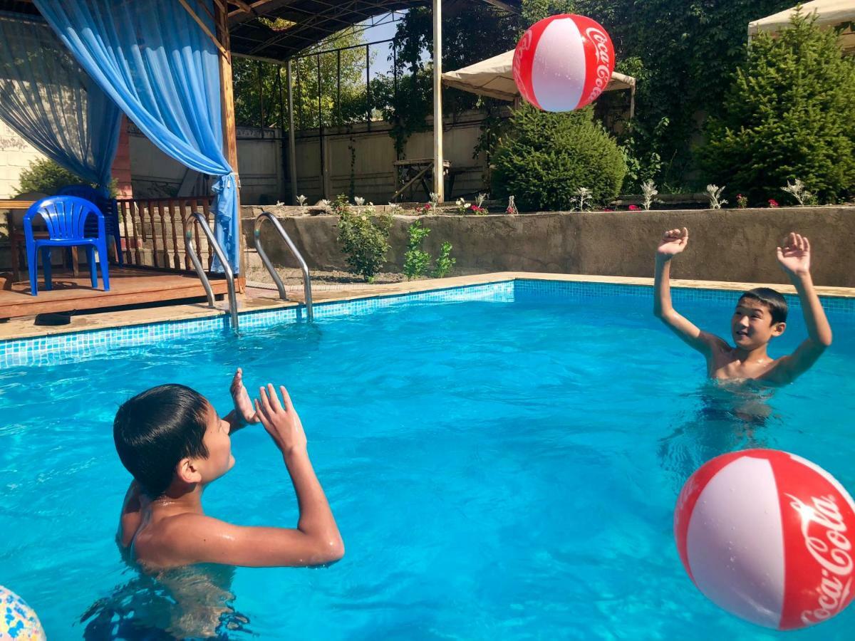 בישקק King House Hotel מראה חיצוני תמונה